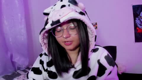 Snapshot of iam_zoechan chatting on December 12, 11:28 am Zoe 3 online show from December 12, 11:28 am