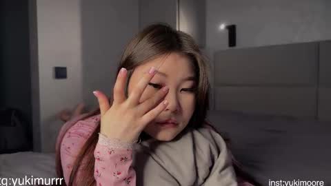 iamyuki_ online show from March 12, 5:44 am