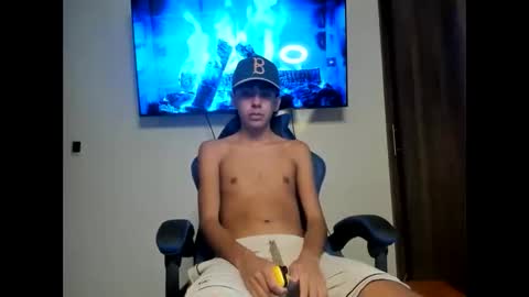 ian_andrey online show from April 21, 3:57 am