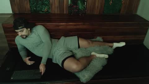 Ian Davis online show from October 13, 12:29 pm