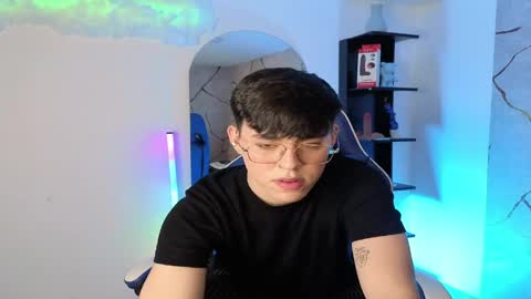Ian  online show from June 5, 10:37 pm
