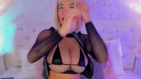 Snapshot of iara_smith_ chatting on October 18, 12:20 pm iara smith online show from October 18, 12:20 pm