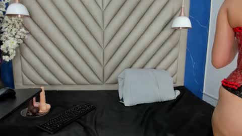 ibbie_ online show from November 27, 12:24 pm