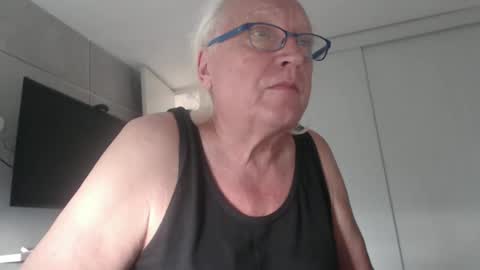 Snapshot of icebeaer chatting on February 2, 7:25 pm icebeaer online show from February 2, 7:25 pm