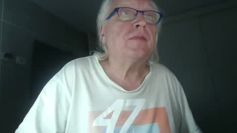 Snapshot of icebeaer chatting on March 2, 12:53 am icebeaer online show from March 2, 12:53 am