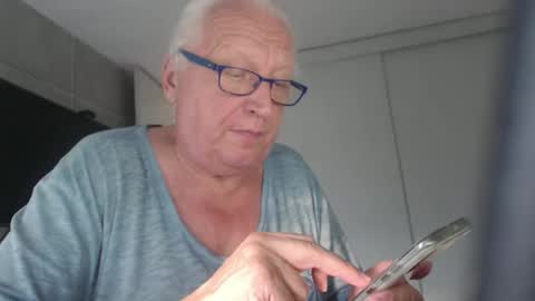 Snapshot of icebeaer chatting on February 22, 10:31 pm icebeaer online show from February 22, 10:31 pm