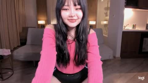 Hitomi   online show from March 8, 1:25 pm