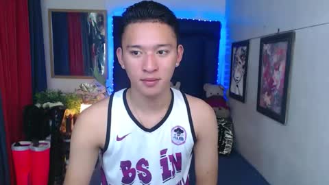Snapshot of iconicmateo chatting on October 15, 7:42 am Mateo online show from October 15, 7:42 am