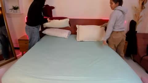 Icy online show from September 9, 10:15 am