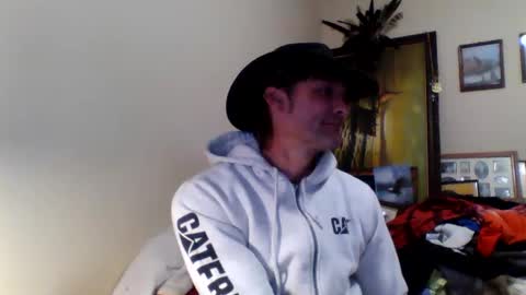 Snapshot of ifoundthegspot chatting on February 2, 8:34 am Darthmark420 online show from February 2, 8:34 am