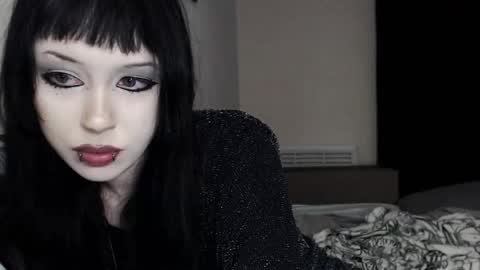 iiiiiiis online show from October 11, 9:18 pm