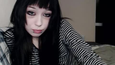 iiiiiiis online show from October 16, 10:52 pm