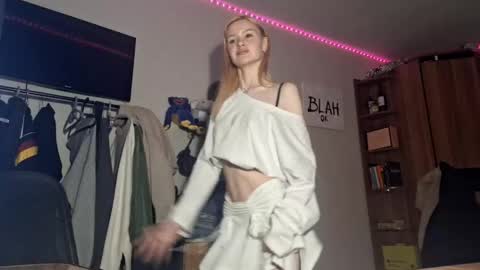 ShyLuna online show from February 5, 6:17 am