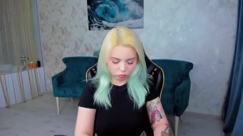 Roxy online show from November 25, 7:34 pm