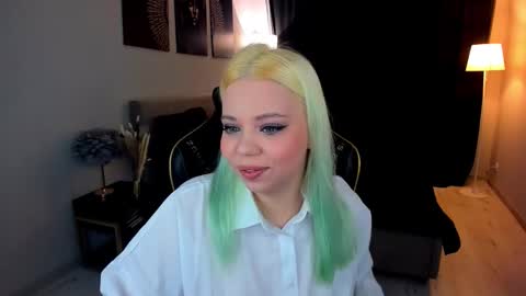 Roxy online show from November 18, 7:50 pm