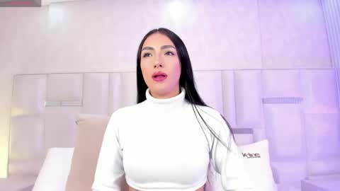 im_isabella1 online show from May 18, 8:59 pm