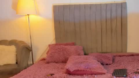 Perseo - Help me with 50 thumbs up online show from December 22, 3:24 am