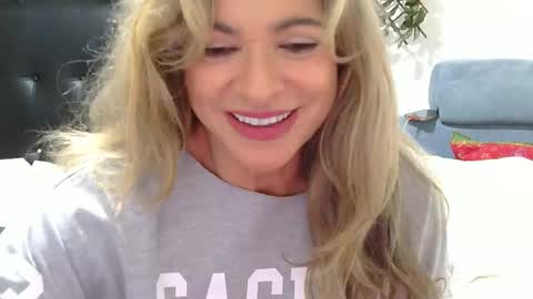 Snapshot of im_sharonr chatting on October 12, 3:48 pm Sharon online show from October 12, 3:48 pm