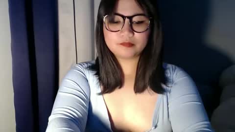 Snapshot of im_ur_cutiewife chatting on October 17, 4:33 pm cherryl online show from October 17, 4:33 pm