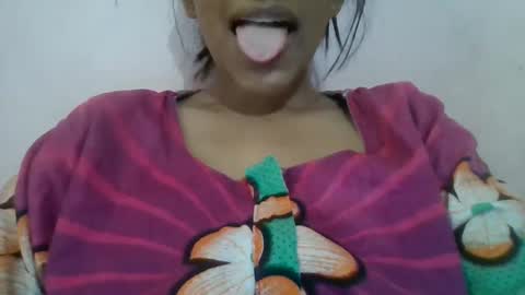 Snapshot of imlovelyrose chatting on December 30, 2:42 am ROSE online show from December 30, 2:42 am