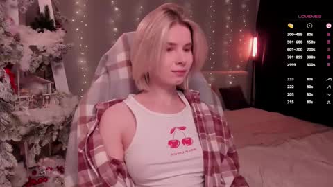 Mia online show from December 22, 10:33 am