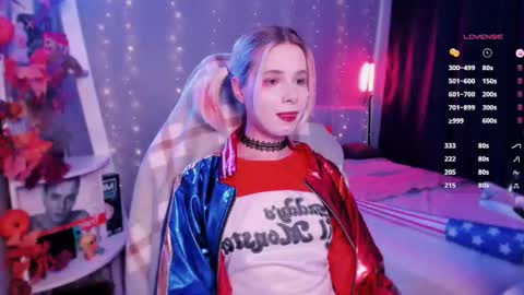 Mia online show from November 1, 11:09 am