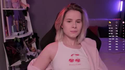 Mia online show from February 27, 1:04 pm