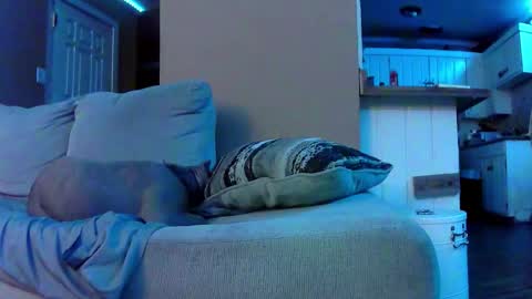 imstilljustyourmomsbf online show from March 15, 7:45 am