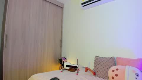 Snapshot of imvickyrachell_ chatting on September 17, 3:26 pm imvickyrachell_ online show from September 17, 3:26 pm