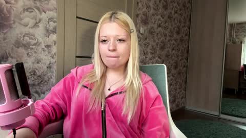 Lola online show from April 7, 12:07 pm