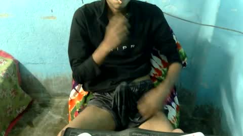 Snapshot of indian_bengali_boy chatting on October 7, 7:43 pm Suman Leo online show from October 7, 7:43 pm