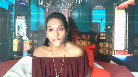 Snapshot of indianlovebug chatting on October 15, 10:32 pm Leah online show from October 15, 10:32 pm