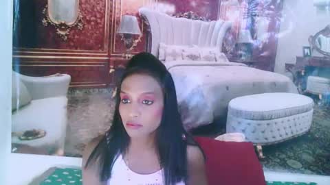 Snapshot of indianlovebug chatting on December 29, 5:44 pm Leah online show from December 29, 5:44 pm