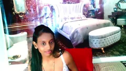 Snapshot of indianlovebug chatting on January 13, 12:02 pm Leah online show from January 13, 12:02 pm