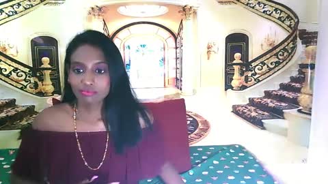 Snapshot of indianlovebug chatting on December 27, 10:05 pm Leah online show from December 27, 10:05 pm