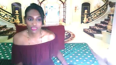 Snapshot of indianlovebug chatting on December 28, 1:29 am Leah online show from December 28, 1:29 am
