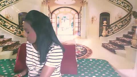 Snapshot of indianlovebug chatting on December 28, 5:14 pm Leah online show from December 28, 5:14 pm