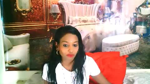 Snapshot of indianlovebug chatting on September 22, 7:51 pm Leah online show from September 22, 7:51 pm