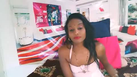 Snapshot of indianlovebug chatting on September 13, 7:27 pm Leah online show from September 13, 7:27 pm