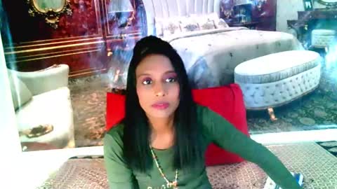 Snapshot of indianlovebug chatting on January 13, 5:23 am Leah online show from January 13, 5:23 am