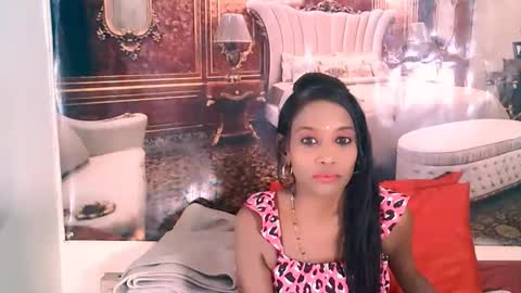Snapshot of indianlovebug chatting on September 30, 5:40 am Leah online show from September 30, 5:40 am