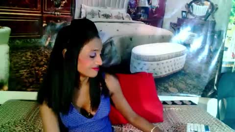 Snapshot of indianlovebug chatting on January 10, 6:28 pm Leah online show from January 10, 6:28 pm