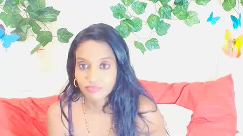 Snapshot of indianlovebug chatting on September 20, 7:28 pm Leah online show from September 20, 7:28 pm