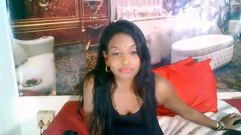 Snapshot of indianlovebug chatting on October 10, 11:42 pm Leah online show from October 10, 11:42 pm