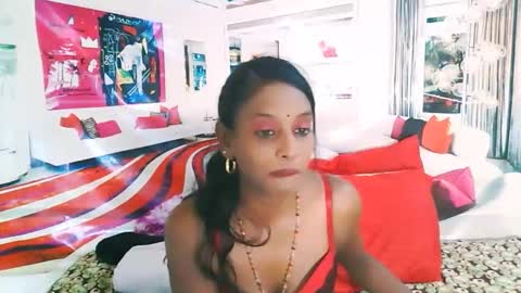 Snapshot of indianlovebug chatting on September 15, 7:48 pm Leah online show from September 15, 7:48 pm