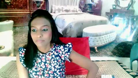 Snapshot of indianlovebug chatting on January 2, 4:41 am Leah online show from January 2, 4:41 am