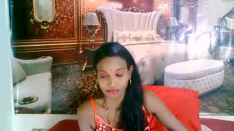 Snapshot of indianlovebug chatting on October 7, 6:48 pm Leah online show from October 7, 6:48 pm