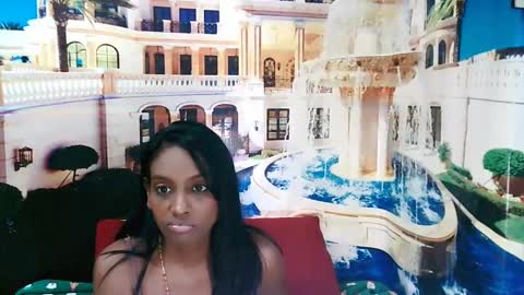 Snapshot of indianlovebug chatting on December 23, 6:11 am Leah online show from December 23, 6:11 am