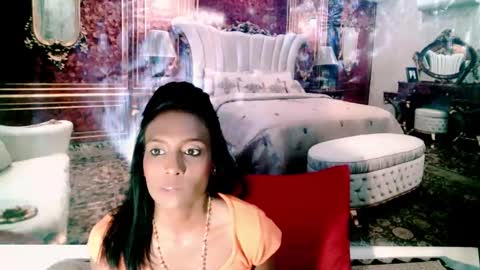 Snapshot of indianlovebug chatting on January 3, 4:33 am Leah online show from January 3, 4:33 am