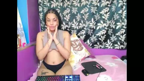 Snapshot of indianmaxine07 chatting on October 9, 7:19 pm indianmaxine07 online show from October 9, 7:19 pm